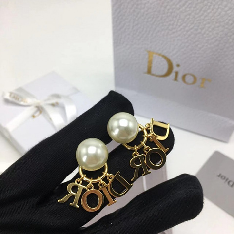 디올 dior 레터링 펄 귀걸이