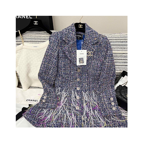 샤넬 깃털 장식 트위드 재킷 (매장가 1100만원)