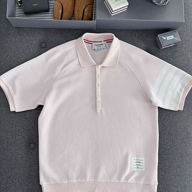 톰브라운 클래식 핑크 4-바 폴로 셔츠 (매장가 100만원)