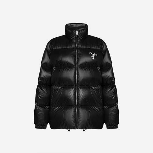 프라다 로고 나일론 하이넥 다운 재킷 (매장가 350만원)