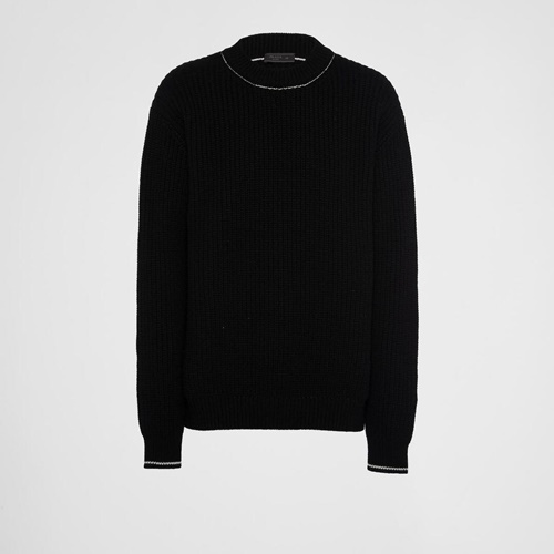 프라다 캐시미어 크루넥 스웨터 (매장가 560만원)